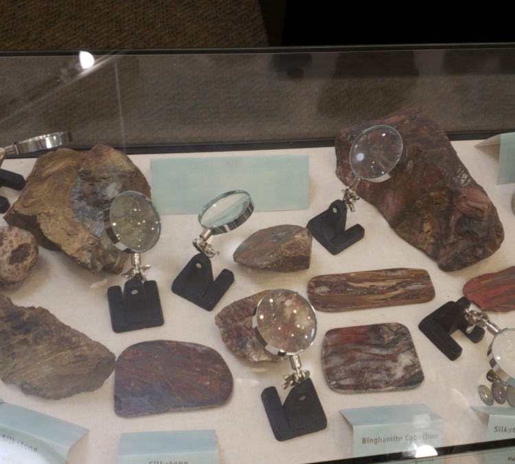 moose-lake-agate-and-geological-center-photo
